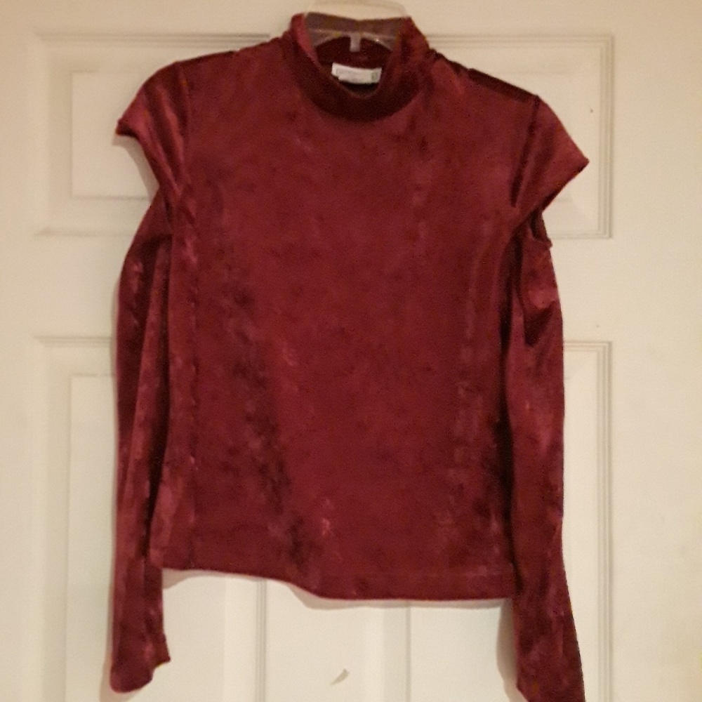 Burgundy top size Large